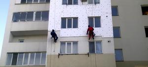Как произвести качественную мойку фасадов и окон здания